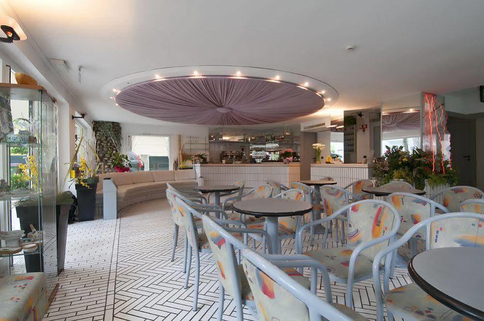 Hotel Aria Di Mare - Bed & Brunch In Centro A Riccione Eksteriør billede
