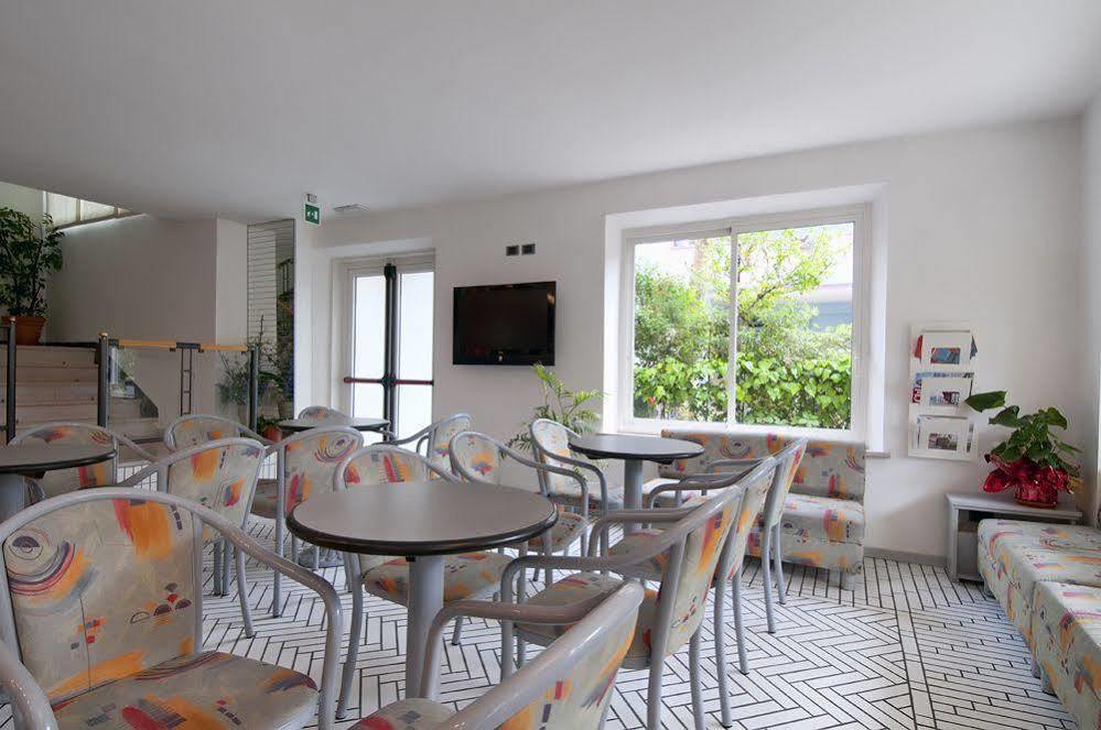 Hotel Aria Di Mare - Bed & Brunch In Centro A Riccione Eksteriør billede