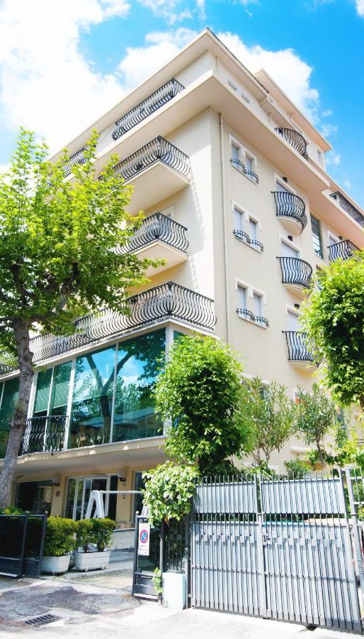 Hotel Aria Di Mare - Bed & Brunch In Centro A Riccione Eksteriør billede