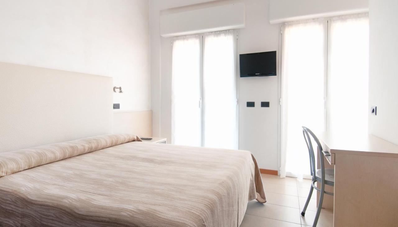 Hotel Aria Di Mare - Bed & Brunch In Centro A Riccione Eksteriør billede